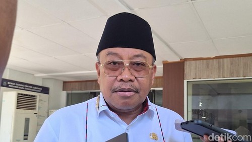 Sekda NTB Lalu Gita Ariadi saat diwawancarai di Mataram, Jumat (20/12/2024).