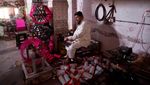 Sibuknya Pembuat Layang-layang di India Jelang Festival Panen