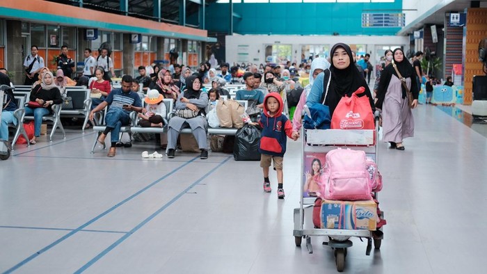 Suasana stasiun Kertapati Palembang