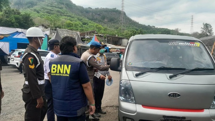 Tes urine narkoba di Terminal Sri Tanjung Banyuwangi