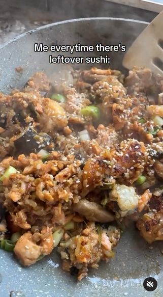 TikToker Ini Masak Sushi Sisa Jadi Nasi Goreng, Ini Tampilannya