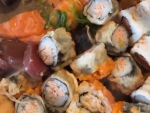 TikToker Ini Masak Sushi Sisa Jadi Nasi Goreng, Ini Tampilannya