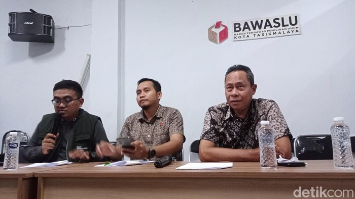 Tim Gakkumdu Pilwalkot Tasikmalaya saat memaparkan hasil penanganan perkara politik uang.