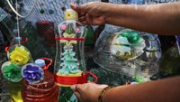 Pembuatan pohon Natal ini juga untuk mengkampanyekan pelestarian lingkungan melalui pemanfaatan daur ulang sampah plastik.  