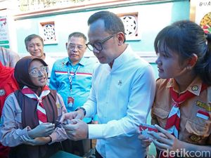 Wamendagri Puji Kartu Identitas Anak di Surabaya Jadi Alat Bayar