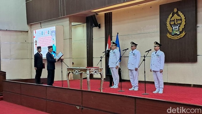 Penjabat (Pj) Gubernur Sulawesi Selatan (Sulsel) Zudan Arif Fakrulloh resmi melantik pj bupati Kabupaten Takalar, Sidrap, dan Jeneponto.