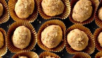 Di Cyprus, wajib ada kue kering Melomakarona setiap Natal. Cookies yang satu ini bentuknya bulat tapi teksturnya lembut. Foto: Site Recipe/Culinary