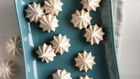 Bolivia merayakan Natal dengan kue kering bernama Suspiros berbahan dasar meringue. Warnanya putih sederhana tapi rasanya enak. Foto: Site Recipe/Culinary
