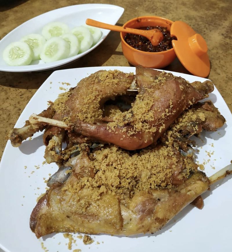 5 Ayam Goreng Legendaris di Solo yang Lezat Tiada Dua