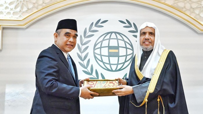 Ketua MPR RI Ahmad Muzani saat bertemu dengan Sekjen Liga Muslim Dunia Mohammad Bin Abdulkarim Al-Issa di Makkah, Saudi Arabia, Sabtu (21/12/2024).
