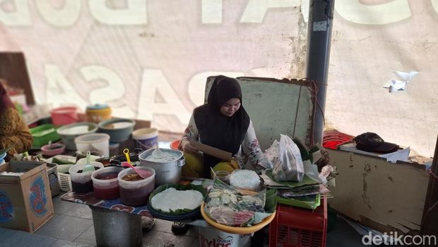 Bubur manis di Pasar Atom Manis Lembut Bubur Madura di Pasar Atom yang Legendaris