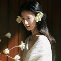 Belakangan Hu Lianxin terciduk saat berkencan dengan lawan mainnya dalam drama I Am Nobody, Wan Yan Luo Rong di pusat perbelanjaan. Dalam video yang viral, pasangan itu terlihat berciuman mesra. Foto: dok. Instagram @hulianxin.er