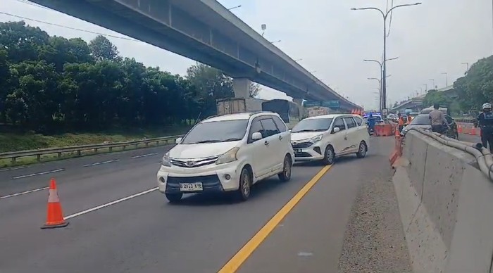 Contraflow dilakukan lantaran arus lalu lintas macet jelang Natal 2024 dan Tahun Baru 2025 (Nataru). (Dok Jasa Marga)