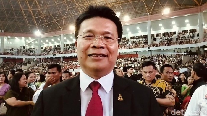 Ephorus HKBP Pdt. Dr. Victor Tinambunan