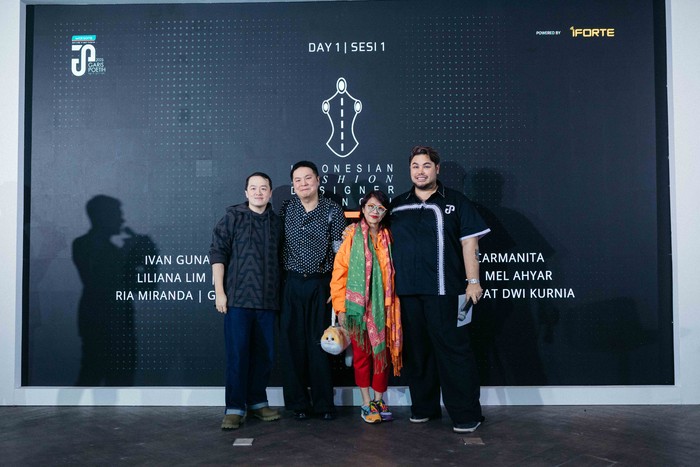 Ivan Gunawan Gelar Garis Poetih