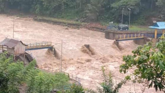 Jembatan di Bone terputus diterjang banjir. Dokumen Istimewa