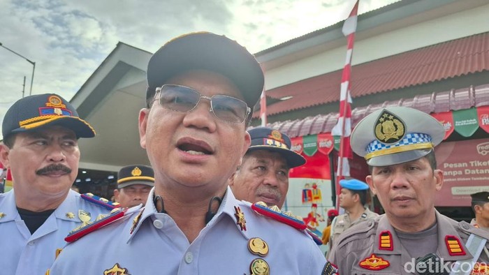 Kadishub DKI Jakarta, Syafrin Liputo, di Terminal Kalideres, Jakarta Barat. (Brigitta Belia Permata Sari/detikcom)