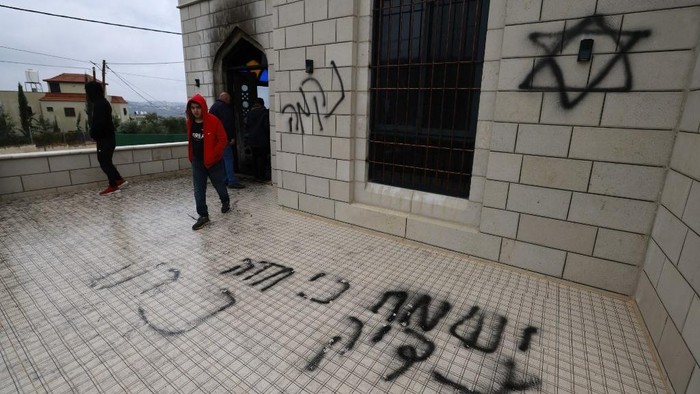 Palestinians inspect the damage done to a mosque, after a reported attack by Israeli settlers, in the town of Marda near the West Bank city of Salfit on December 20, 2024. (Photo by Jaafar ASHTIYEH / AFP)