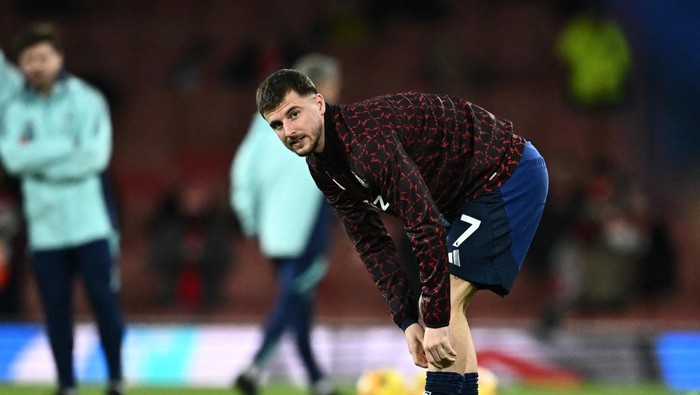 Soccer Football - Premier League - Arsenal v Manchester United - Emirates Stadium, London, Britain - December 4, 2024 Manchester Uniteds Mason Mount during the warm up before the match REUTERS/Dylan Martinez EDITORIAL USE ONLY. NO USE WITH UNAUTHORIZED AUDIO, VIDEO, DATA, FIXTURE LISTS, CLUB/LEAGUE LOGOS OR LIVE SERVICES. ONLINE IN-MATCH USE LIMITED TO 120 IMAGES, NO VIDEO EMULATION. NO USE IN BETTING, GAMES OR SINGLE CLUB/LEAGUE/PLAYER PUBLICATIONS. PLEASE CONTACT YOUR ACCOUNT REPRESENTATIVE FOR FURTHER DETAILS..