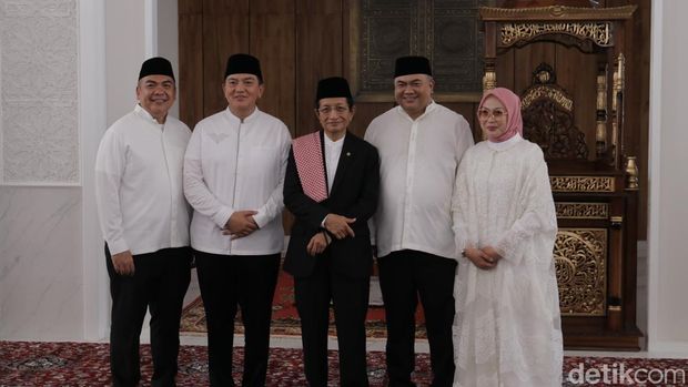 Menag Resmikan Masjid Al Abduh dan Kapolda Riau Irjen Mohammad Iqbal mewakili keluarga mewakafkan masjid.