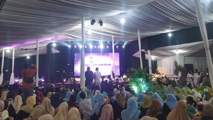 Acara peringatan haul ke-15 Presiden RI ke-4 Abdurrahman Wahid atau Gus Dur digelar hari ini. Acara yang digelar di kediaman Gus Dur di Ciganjur, Jakarta Selatan, Selasa (21/12/2024), dihadiri sejumlah tokoh.