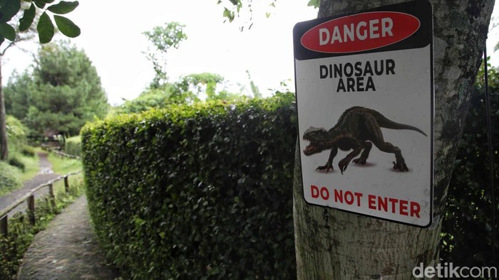 Papa Dino Puncak Papa Dino Puncak, wahana baru di Puncak, Bogor, yang memungkinkan traveler melihat dan belajar terkait hewan purba dinosaurus.