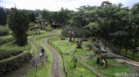 Bisa berkeliling dunia dino dengan memilih banyak wahana menarik seperti Sepeda Listrik, Sepeda Gowes, Mobil Golf, Becak Mini, Lighting car, Feeding hewan (kelinci, ayam, dan hewan lainnya), Virtual 4D, Berkuda, Barrel , Dino Ride, Dino Dokar, Kereta Thomas, Hiburan musik, Dino Show, dan masih banyak wahana seru lainnya. Tapi jangan khawatir Papa Dino Puncak akan menyediakan promo opening untuk menikmati wisata berkeliling dunia dino dan bermain banyak wahana seru.