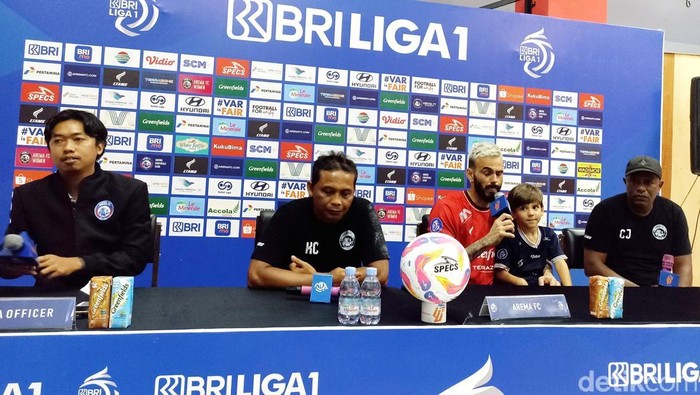 Pelatih dan pemain Arema FC.