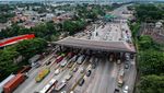 Foto Udara Peningkatan Jumlah Kendaraan di Tol Tangerang - Merak