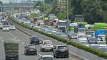 Foto Udara Peningkatan Jumlah Kendaraan di Tol Tangerang - Merak