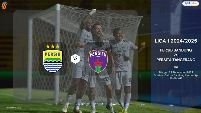 Persib Bandung vs Persita Tangerang.