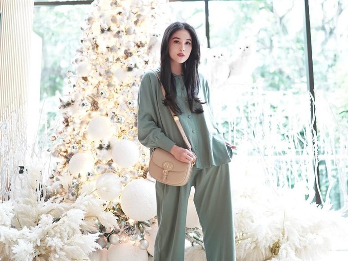 Pohon Natal Sandra Dewi