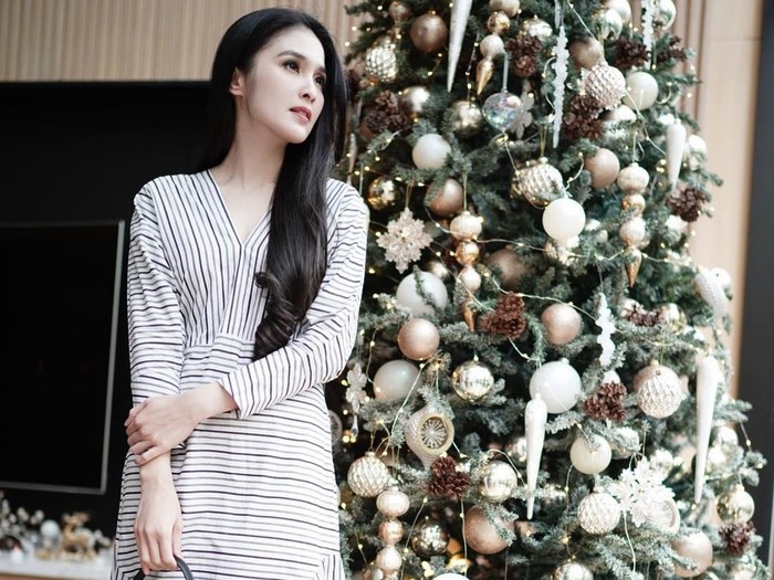 Pohon Natal Sandra Dewi Pohon Natal Sandra Dewi