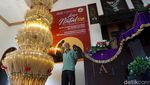 Potret Pohon Natal Sapu Lidi di Jombang