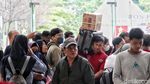 Potret Stasiun Pasar Senen Penuh Pemudik