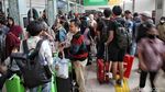 Potret Stasiun Pasar Senen Penuh Pemudik
