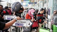 Menurut data penjualan tiket per hari ini, Sabtu (21/12), prediksi puncak jelang Nataru akan terjadi pada Hari Selasa (24/12) ketercapaian penjualan sudah mencapai 80 persen, angka tersebut masih dapat berubah.