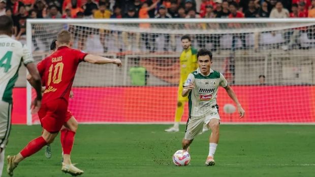 Laga Persija Jakarta vs PSS Sleman di Jakarta International Stadium (JIS), Jakarta, Sabtu (21/12/2024).