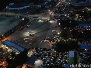Pelabuhan Bakauheni Ramai Lancar, Lalin Diprediksi Meningkat Sabtu Malam