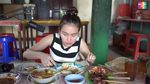 Serunya Ayu Ting Ting Saat Jadi Food Vlogger, Makan Bakso hingga Sate