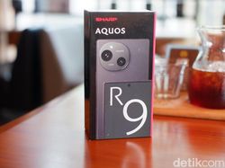 Unboxing Sharp Aquos R9: Bawa Kamera Leica Harga Rp 10 Juta
