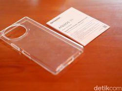 Unboxing Sharp Aquos R9: Bawa Kamera Leica Harga Rp 10 Juta