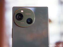 Unboxing Sharp Aquos R9: Bawa Kamera Leica Harga Rp 10 Juta