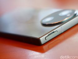 Unboxing Sharp Aquos R9: Bawa Kamera Leica Harga Rp 10 Juta