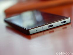 Unboxing Sharp Aquos R9: Bawa Kamera Leica Harga Rp 10 Juta