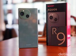Unboxing Sharp Aquos R9: Bawa Kamera Leica Harga Rp 10 Juta