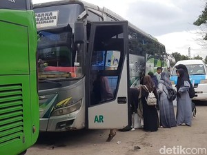 Penumpang di Terminal Singaparna Mulai Meriah