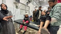 Badan pertahanan sipil Gaza melaporkan serangan udara Israel menewaskan 10 anggota keluarga di utara Gaza. Dari 10 orang itu, tujuh di antaranya anak-anak.