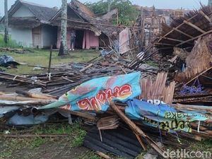 3 Rumah Rusak Diterjang Puting Beliung dari Laut Pangandaran