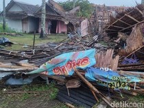3 Rumah Rusak Diterjang Puting Beliung dari Laut Pangandaran